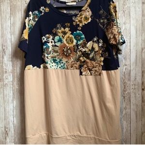 🖤3/$20🖤Navy & Tan Color Block Floral Pocket Tee